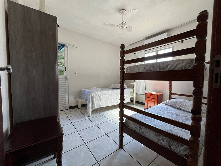 Casa com 02 quartos 150m da praia