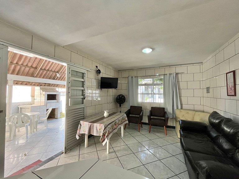 Casa com 02 quartos 150m da praia