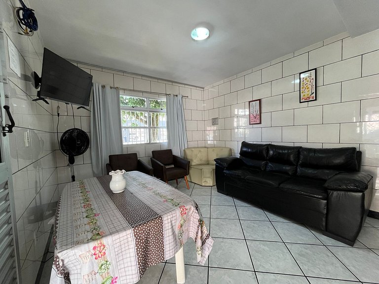 Casa com 02 quartos 150m da praia