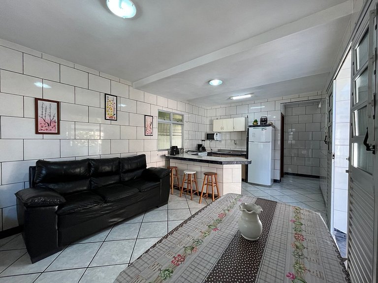 Casa com 02 quartos 150m da praia