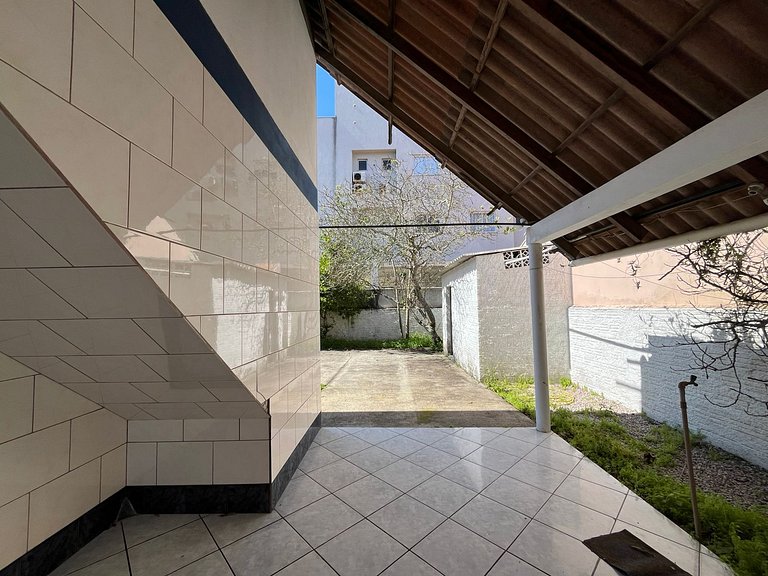 Casa com 02 quartos 150m da praia