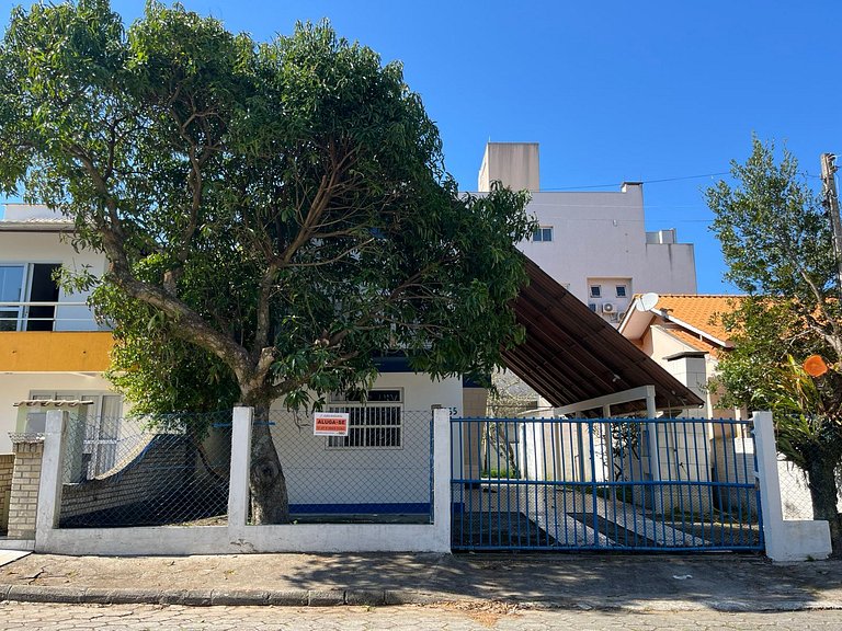 Casa com 02 quartos