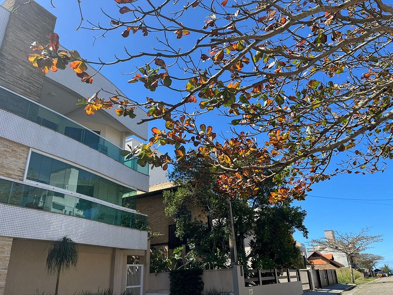 Apartamento 02 quartos a 150m da praia em Canto Grande