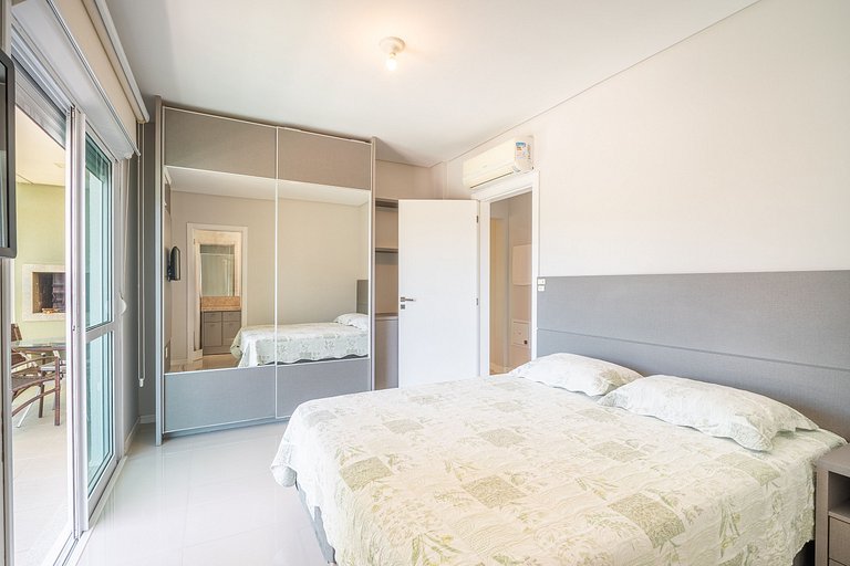 Apartamento vista para o mar com 02 dormitórios