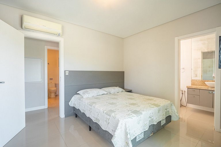 Apartamento vista para o mar com 02 dormitórios