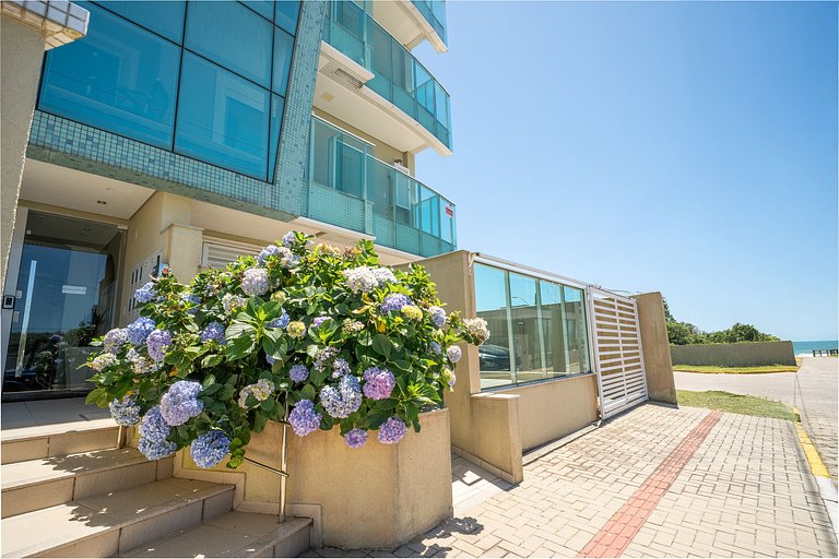 Apartamento vista para o mar com 02 dormitórios