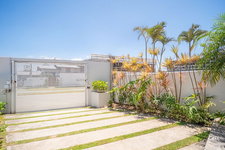 Encantadora casa com 02 suítes à beira-mar