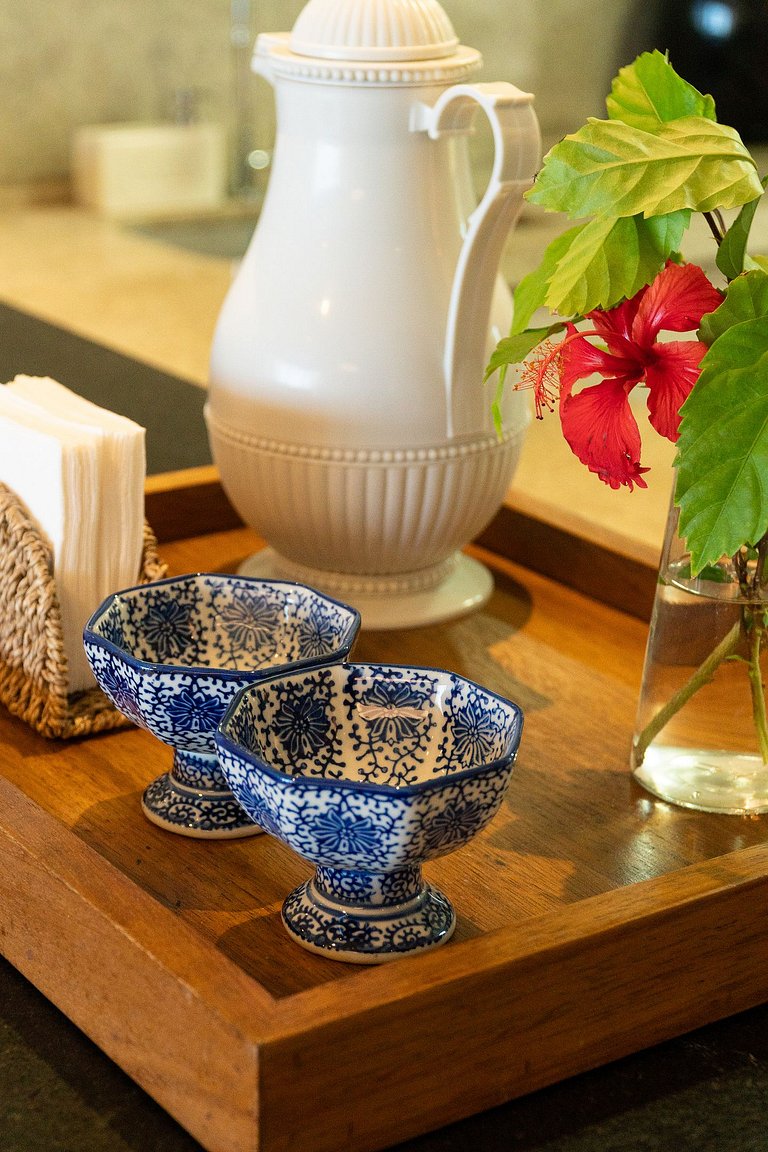 Encantadora casa com 02 suítes à beira-mar