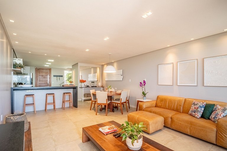 Encantadora casa com 02 suítes à beira-mar