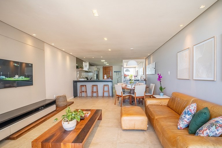 Encantadora casa com 02 suítes à beira-mar