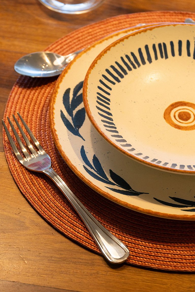 Encantadora casa com 02 suítes à beira-mar