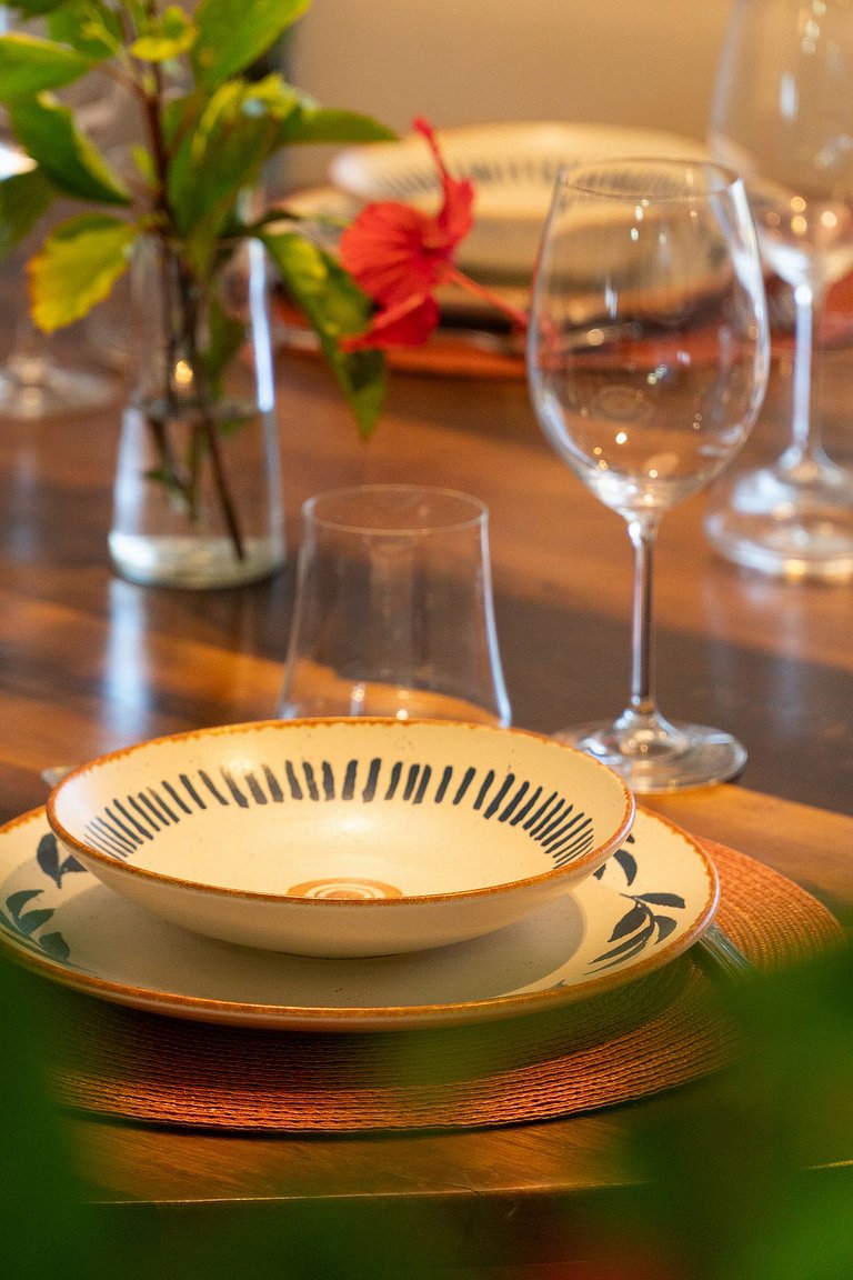 Encantadora casa com 02 suítes à beira-mar