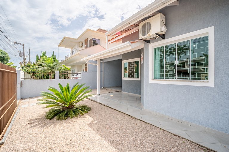 Casa com 04 dormitórios