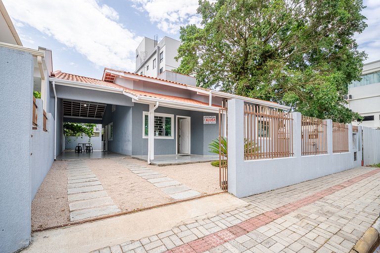 Casa com 04 dormitórios