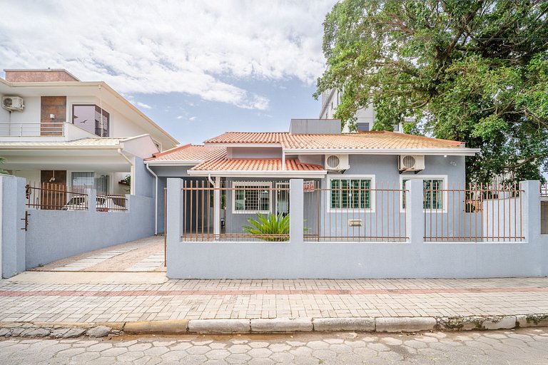 Casa com 04 dormitórios