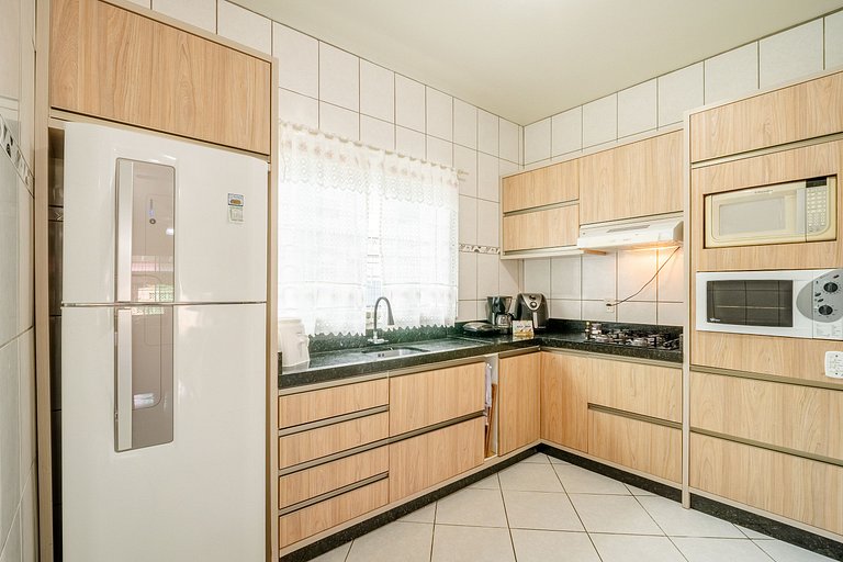 Casa com 04 dormitórios