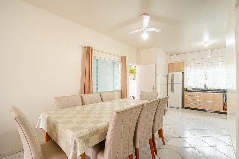 Casa com 04 dormitórios