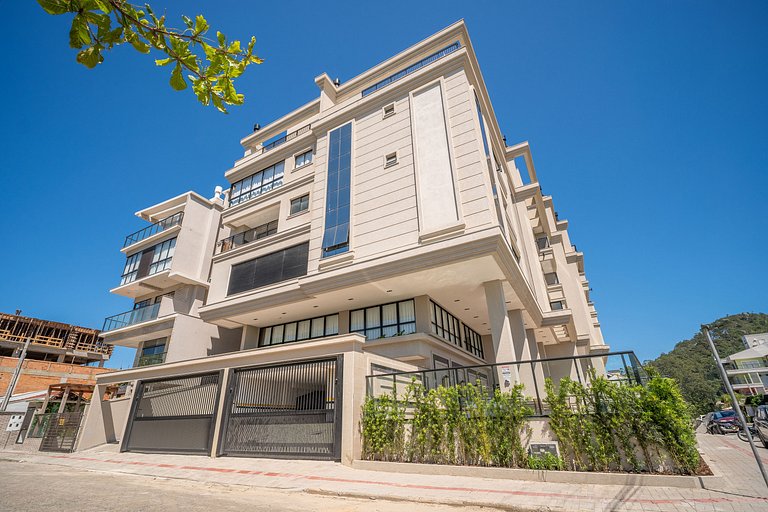 Cobertura duplex com piscina e academia no prédio