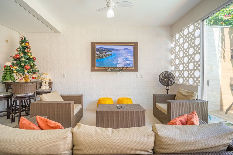 Casa com piscina, área de lazer com 08 dormitórios