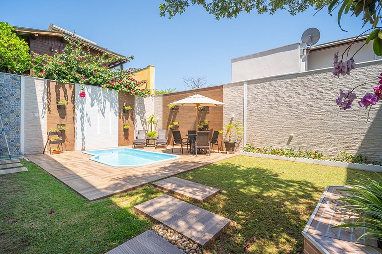 Casa com piscina, área de lazer com 08 dormitórios