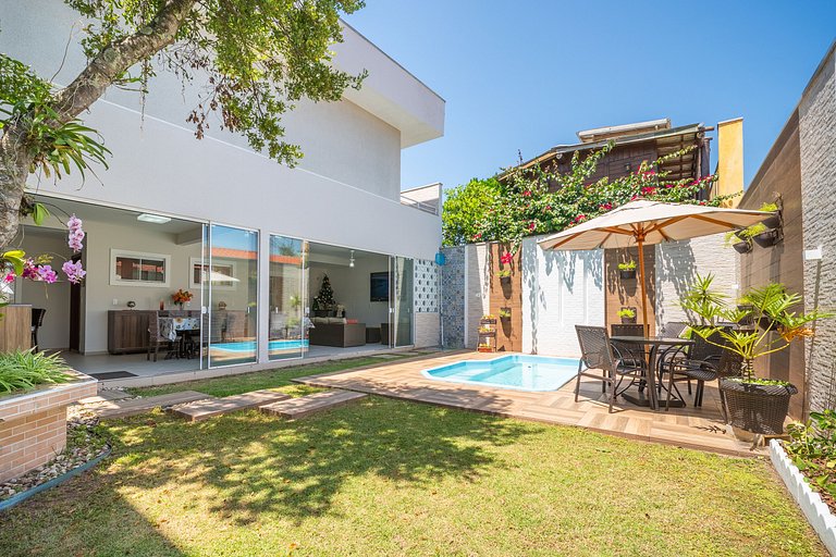 Casa com piscina, área de lazer com 08 dormitórios