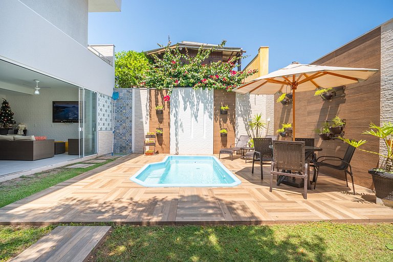 Casa com piscina, área de lazer com 08 dormitórios