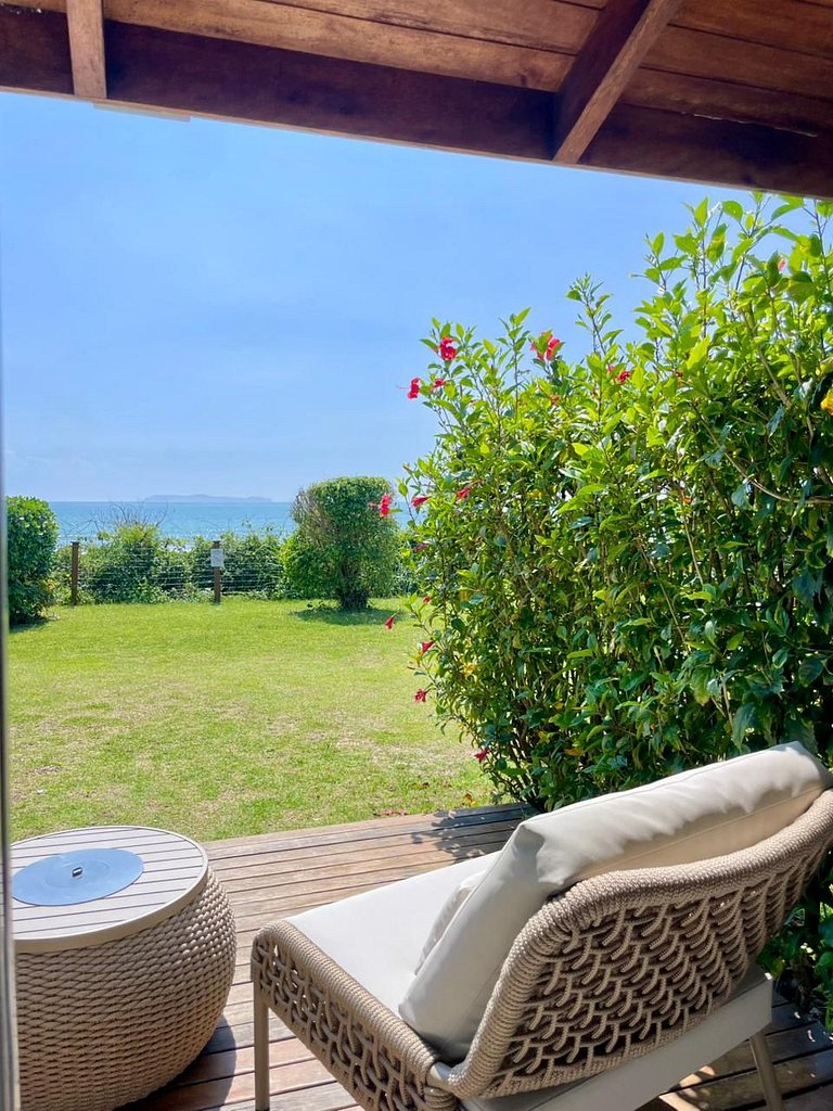 Residencial Guilhermina frente ao mar com 02 suítes