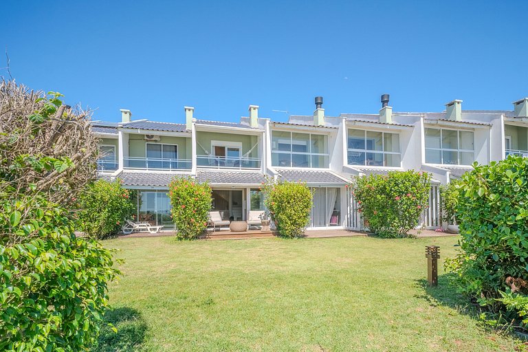 Residencial Guilhermina frente ao mar com 02 suítes