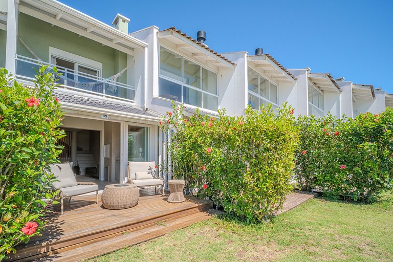 Residencial Guilhermina frente ao mar com 02 suítes