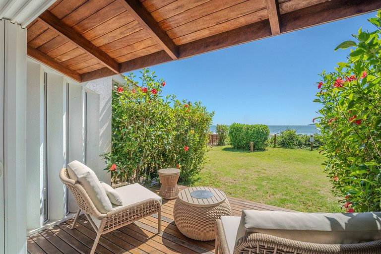 Residencial Guilhermina frente ao mar com 02 suítes