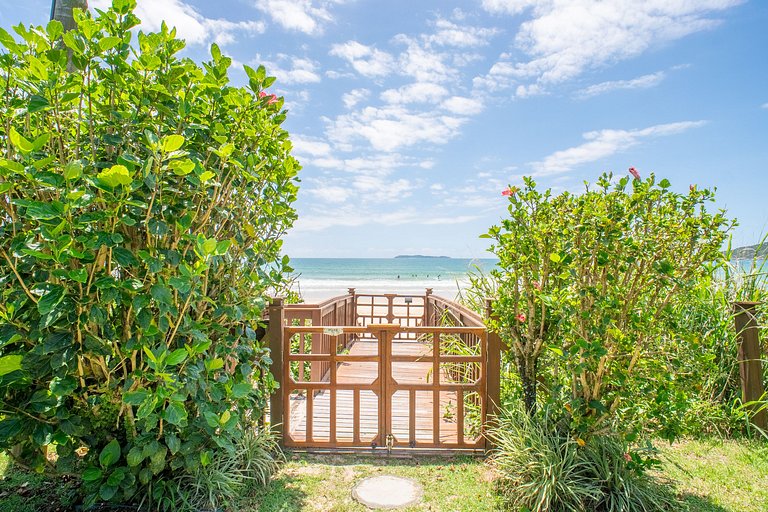 Residencial Guilhermina frente ao mar com 02 suítes