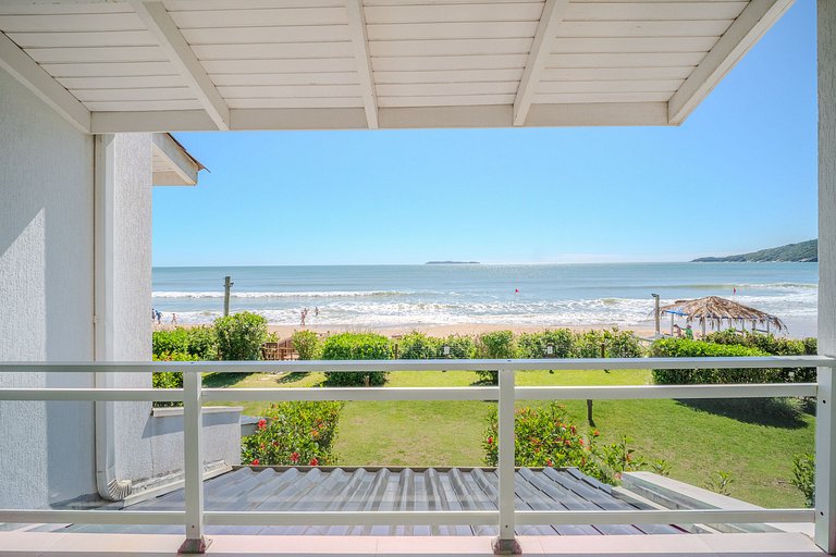 Residencial Guilhermina frente ao mar com 02 suítes