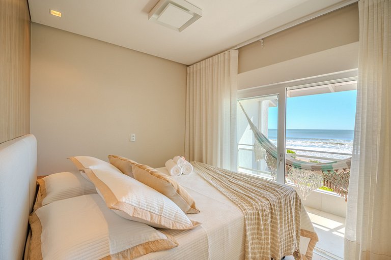 Residencial Guilhermina frente ao mar com 02 suítes