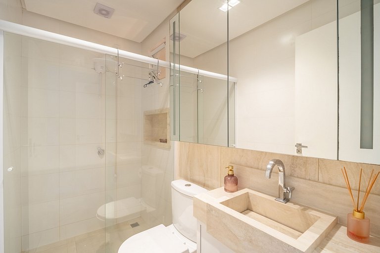 Residencial Guilhermina frente ao mar com 02 suítes