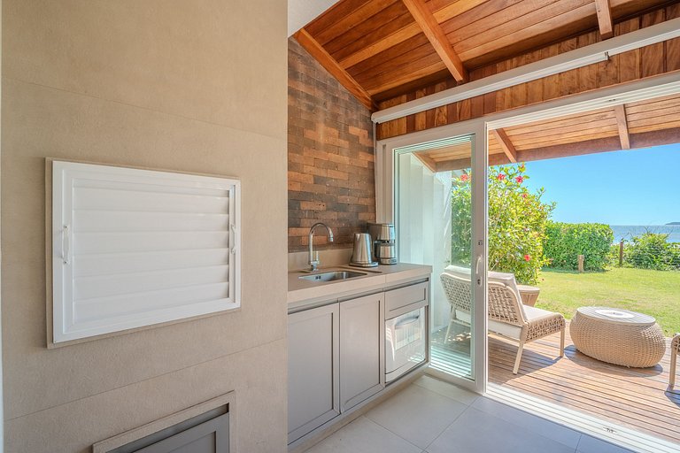 Residencial Guilhermina frente ao mar com 02 suítes