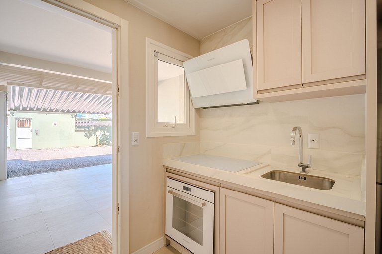 Residencial Guilhermina frente ao mar com 02 suítes