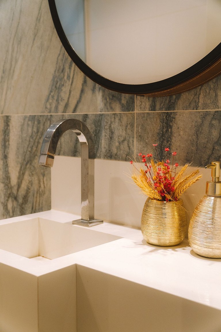 Residencial Guilhermina frente ao mar com 02 suítes