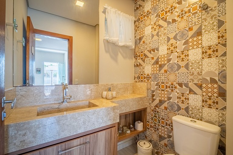 Casa com piscina, área de lazer com 08 dormitórios