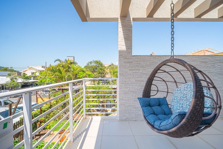 Casa com piscina e área de lazer com 08 dormitórios