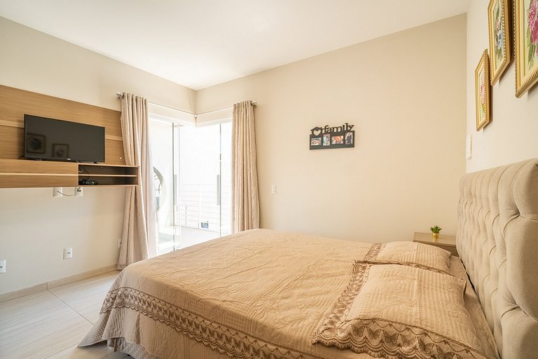 Casa com piscina, área de lazer com 08 dormitórios