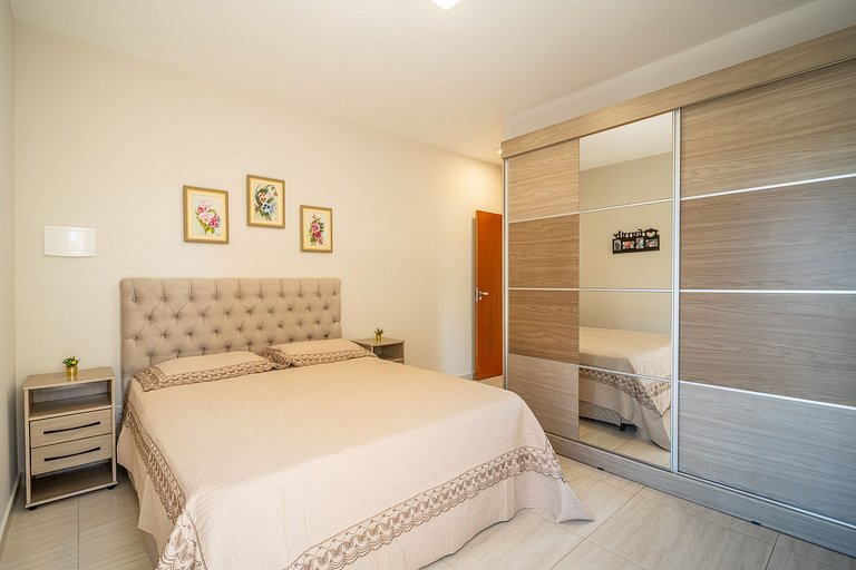 Casa com piscina e área de lazer com 08 dormitórios