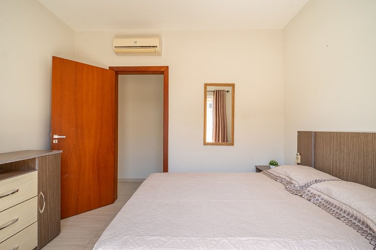 Casa com piscina, área de lazer com 08 dormitórios