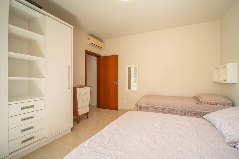Casa com piscina, área de lazer com 08 dormitórios