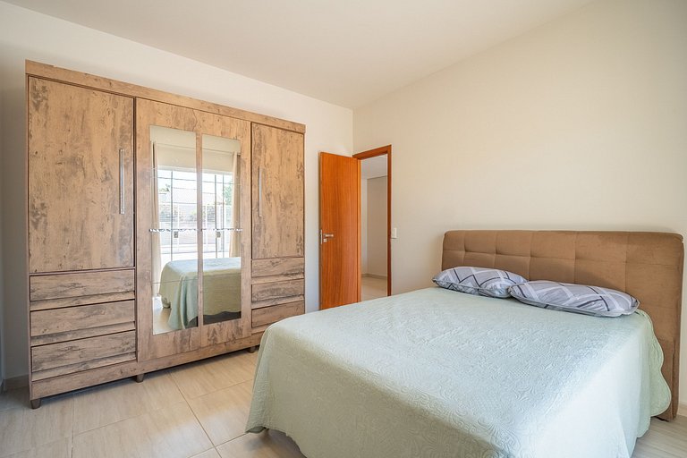 Casa com piscina, área de lazer com 08 dormitórios