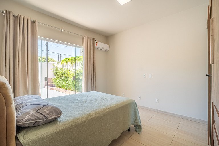 Casa com piscina, área de lazer com 08 dormitórios
