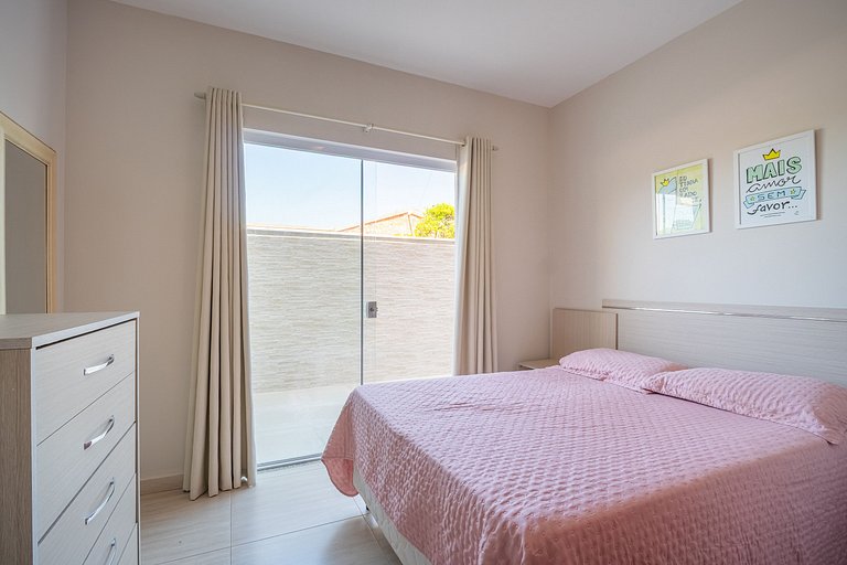 Casa com piscina, área de lazer com 08 dormitórios