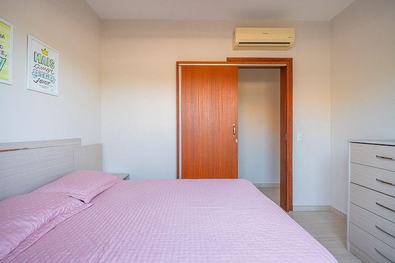 Casa com piscina, área de lazer com 08 dormitórios