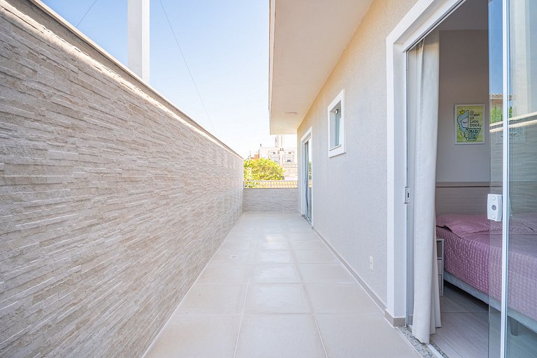 Casa com piscina e área de lazer com 08 dormitórios