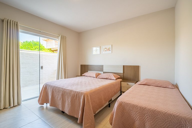 Casa com piscina e área de lazer com 08 dormitórios