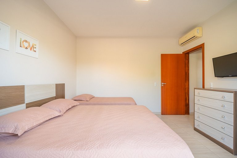 Casa com piscina, área de lazer com 08 dormitórios